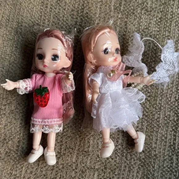 💕Posable Miniature Dolls Set - Pink, Black, Yellow, White ~ Brand New - Picture 6 of 11